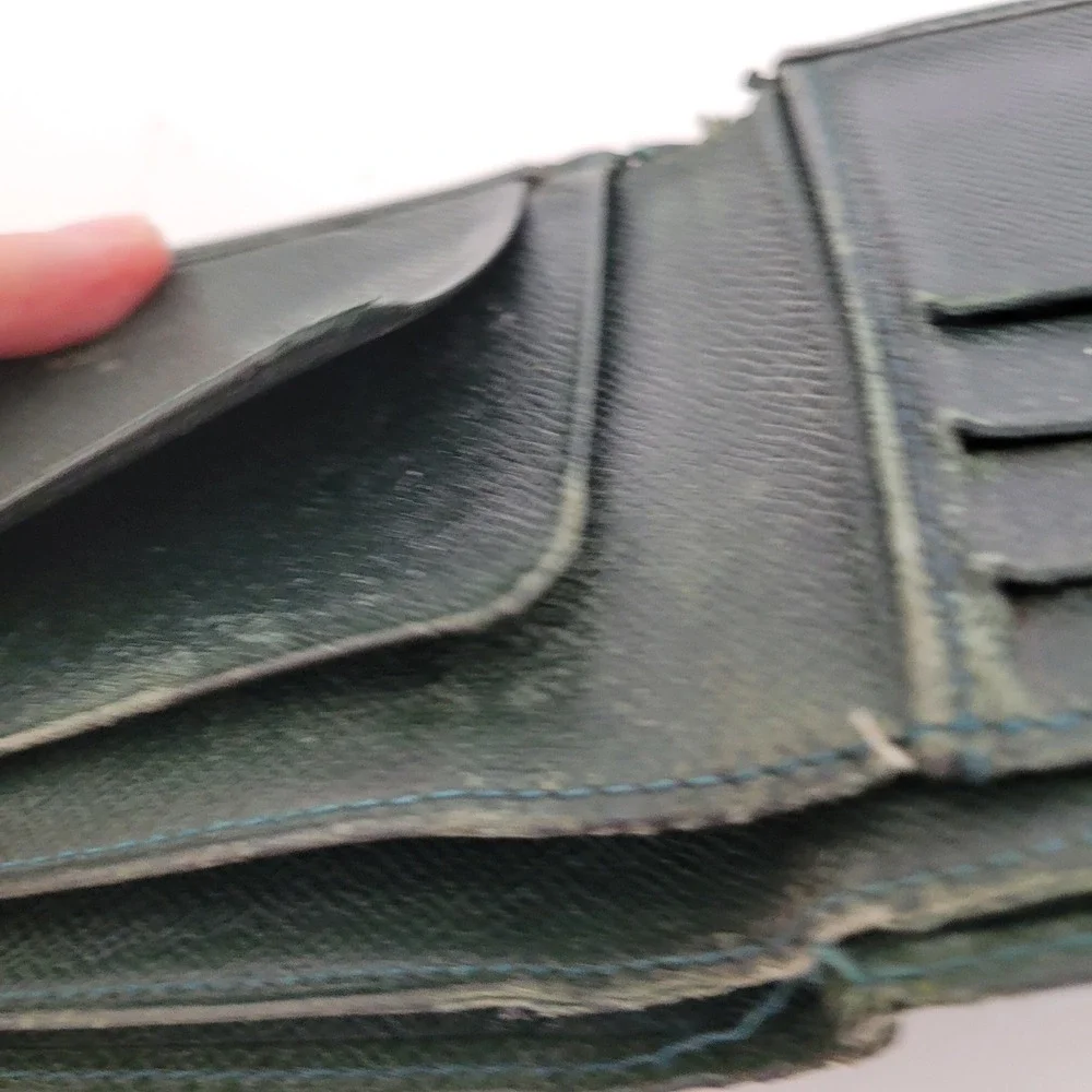 Louis Vuitton Taiga Bifold Wallet Green Leather MI0071 Mens Vintage